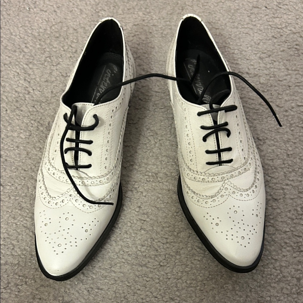 L'INTERVALLE White leather shoes - Size 39